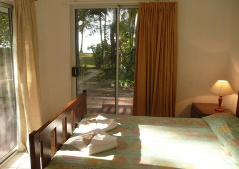 Beachside Holiday Units - Accommodation in Brisbane 4