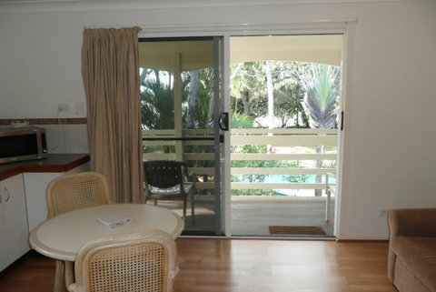 Beachside Holiday Units - Accommodation in Brisbane 5