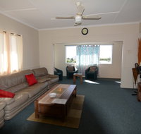 AMELIA STREET GLADSTONE 5 BEDROOMS - Accommodation in Brisbane