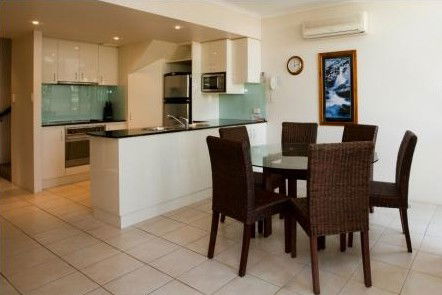 A Tropical Nite - Accommodation in Brisbane 2
