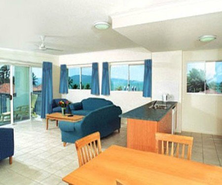 Ocean Breeze By The Strand - Accommodation in Brisbane 1