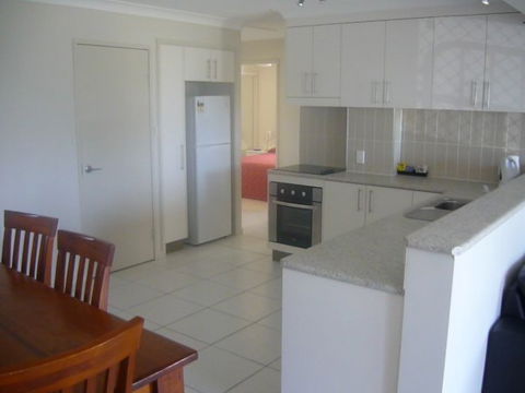 L'Amor Holiday Apartments - Accommodation in Brisbane 3