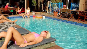 Surf N Sun Beachside Backpackers - Accommodation in Brisbane 2