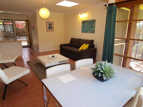 Bright Highland Valley Cottages - Accommodation in Brisbane 0