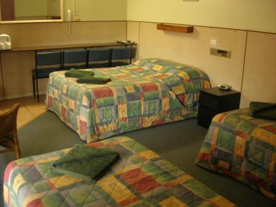 Cross Roads Motel - Accommodation in Brisbane 1