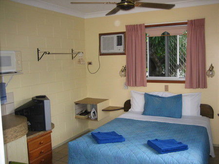 Paradise Court Holiday Units - Accommodation in Brisbane 3