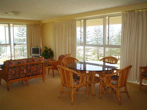 Cashelmara Beachfront Apartments - Accommodation in Brisbane 2