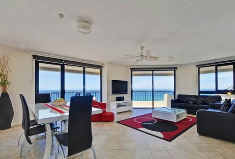 Clubb Coolum Beach - Accommodation in Brisbane 2