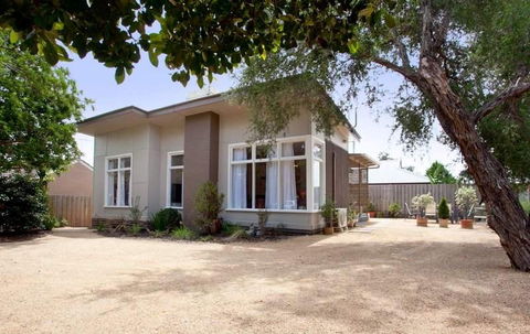 Driftwood Beach Cottage - Accommodation in Brisbane 0