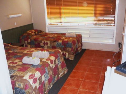 Barcaldine Motel & Villas - Accommodation in Brisbane 4