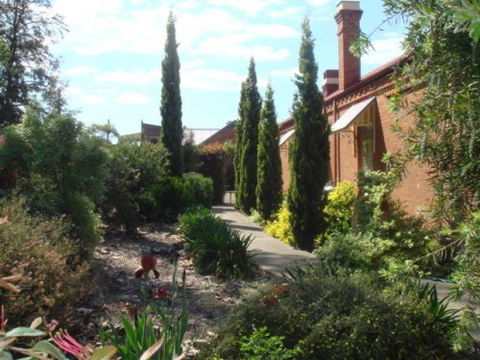Boutique Motel Sefton House - Accommodation in Brisbane 5