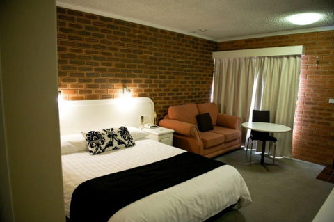 Cousins Motor Inn - Accommodation in Brisbane 9