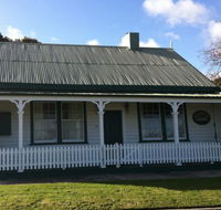 Ben Hyron's Cottage - Accommodation in Brisbane