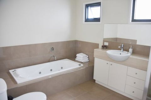 Lorne Holiday Stays - Accommodation in Brisbane 4