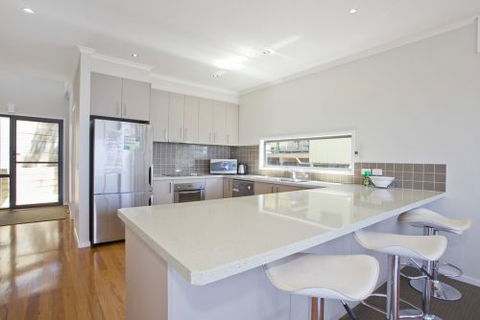Lorne Holiday Stays - Accommodation in Brisbane 6