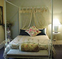 Stray Leaves - Accommodation in Brisbane