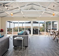 Coral Sands Luxury Beach House - Accommodation in Brisbane