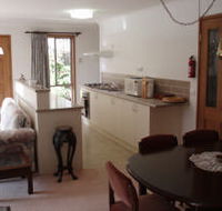 Adrienne's Place On Hill - Accommodation in Brisbane