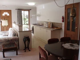 Adrienne's Place On Hill - Accommodation in Brisbane 0