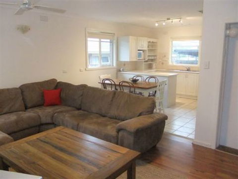 Rosebud Beach House On Kennington - Accommodation in Brisbane 0
