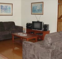 Hooters Hut And Possums Hollow - Accommodation in Brisbane