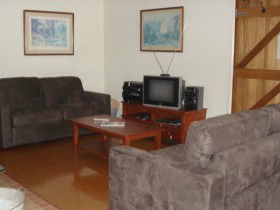 Hooters Hut And Possums Hollow - Accommodation in Brisbane 0