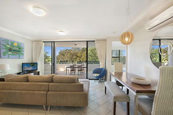 Santorini Twin Waters - Accommodation in Brisbane 37