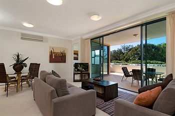 Santorini Twin Waters - Accommodation in Brisbane 10