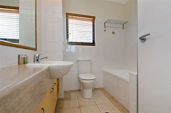 Santorini Twin Waters - Accommodation in Brisbane 15