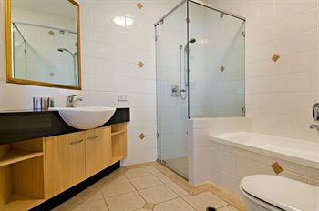 Santorini Twin Waters - Accommodation in Brisbane 16