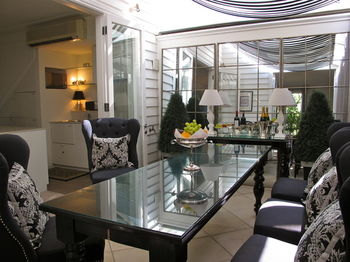 Andre's Mews Luxury Serviced Apartments - Accommodation in Brisbane 4