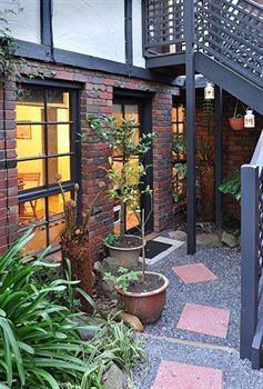 Holly Lodge - Accommodation in Brisbane 5