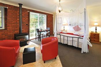 Holly Lodge - Accommodation in Brisbane 7