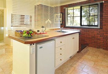 Holly Lodge - Accommodation in Brisbane 9