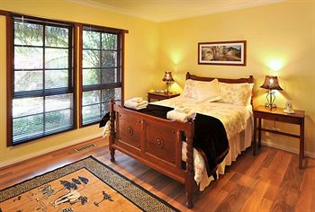 Holly Lodge - Accommodation in Brisbane 16
