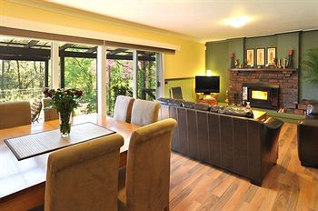 Holly Lodge - Accommodation in Brisbane 17
