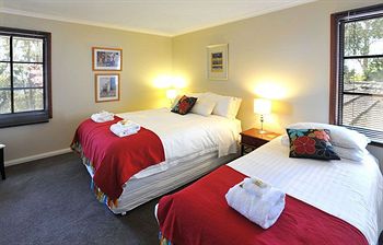 Holly Lodge - Accommodation in Brisbane 21