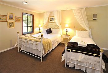 Holly Lodge - Accommodation in Brisbane 23