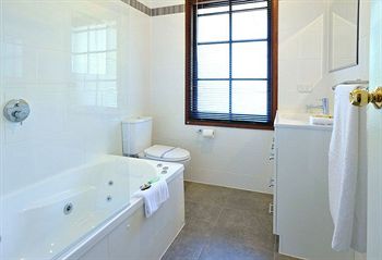 Holly Lodge - Accommodation in Brisbane 24