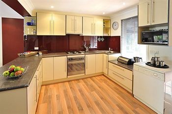 Holly Lodge - Accommodation in Brisbane 30