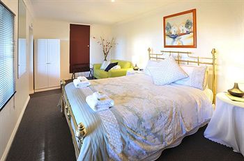 Holly Lodge - Accommodation in Brisbane 32