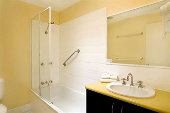 Beach Breakers Resort - Accommodation in Brisbane 0