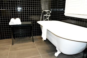 Middle Park Hotel - Accommodation in Brisbane 13