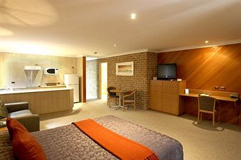 The Hermitage Motel - Accommodation in Brisbane 16