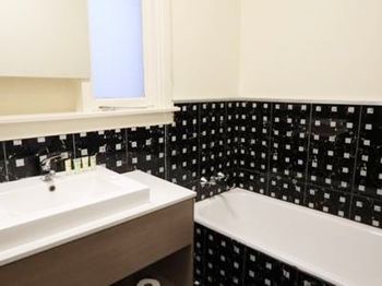 Naughtons Parkville Hotel - Accommodation in Brisbane 11