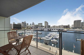 Docklands Private Collection Of Apartments - NewQuay - Accommodation in Brisbane 9