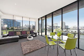 Docklands Private Collection Of Apartments - NewQuay - Accommodation in Brisbane 12