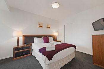 Docklands Private Collection Of Apartments - NewQuay - Accommodation in Brisbane 14