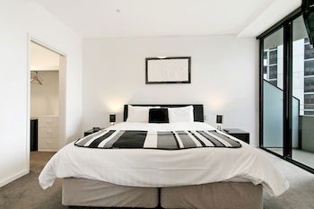 Docklands Private Collection Of Apartments - NewQuay - Accommodation in Brisbane 18