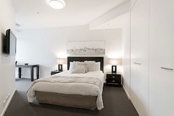 Docklands Private Collection Of Apartments - NewQuay - Accommodation in Brisbane 24